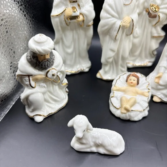 Galleria Fine Porcelain Nativity  9 Pc Set Figurine - Picture 5 of 13